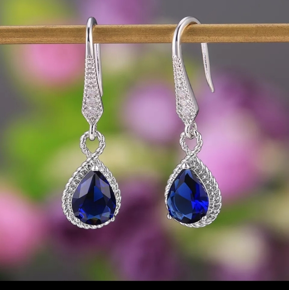 WHITE gold plated Bleu sapphire diamond . - Picture 2 of 3